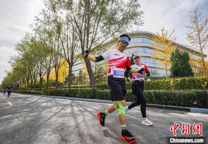 万名跑友齐聚海淀马拉松 首届赛事在中关村壹号