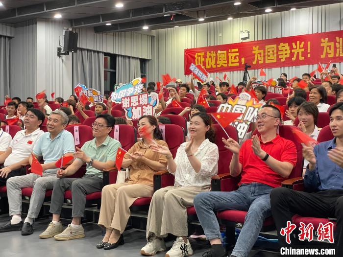 巴黎奥运跳水冠军谢思埸