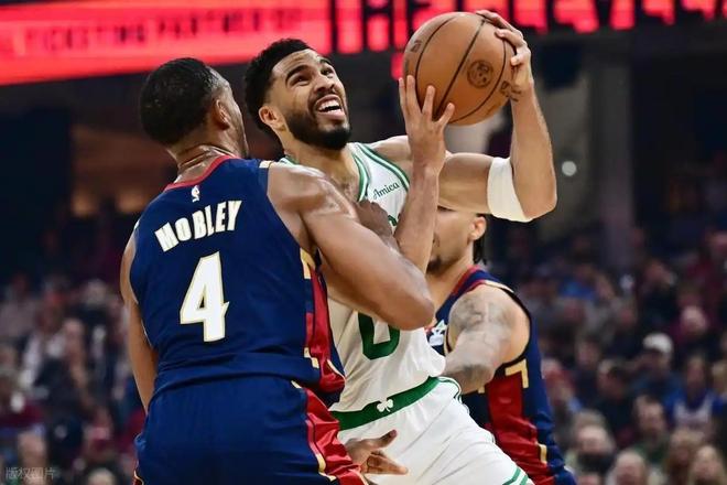 塔图姆复出首秀率绿军客场力克骑士