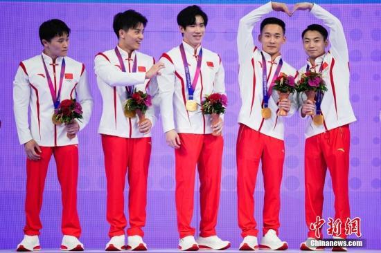 杭州亚运会i人e人碰撞记：比心、龙吐水与采访名