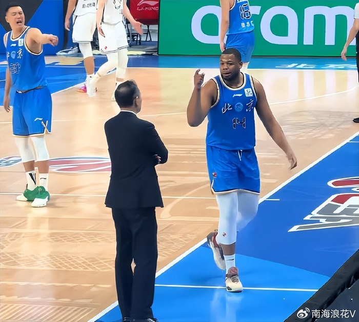 北京队客场大胜山东队 斯佩尔曼表现引球迷不满