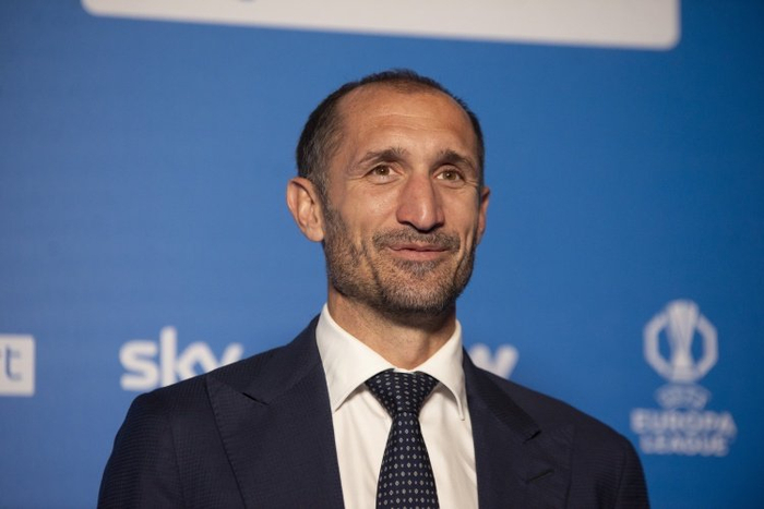 基耶利尼：伊布未获金球